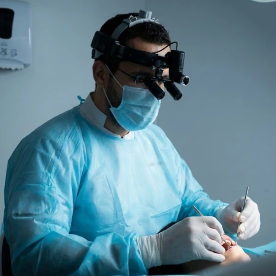 Doğru teşhis ve planlamayla hasta konforunu merkeze alan bir süreç yönetiyoruz.